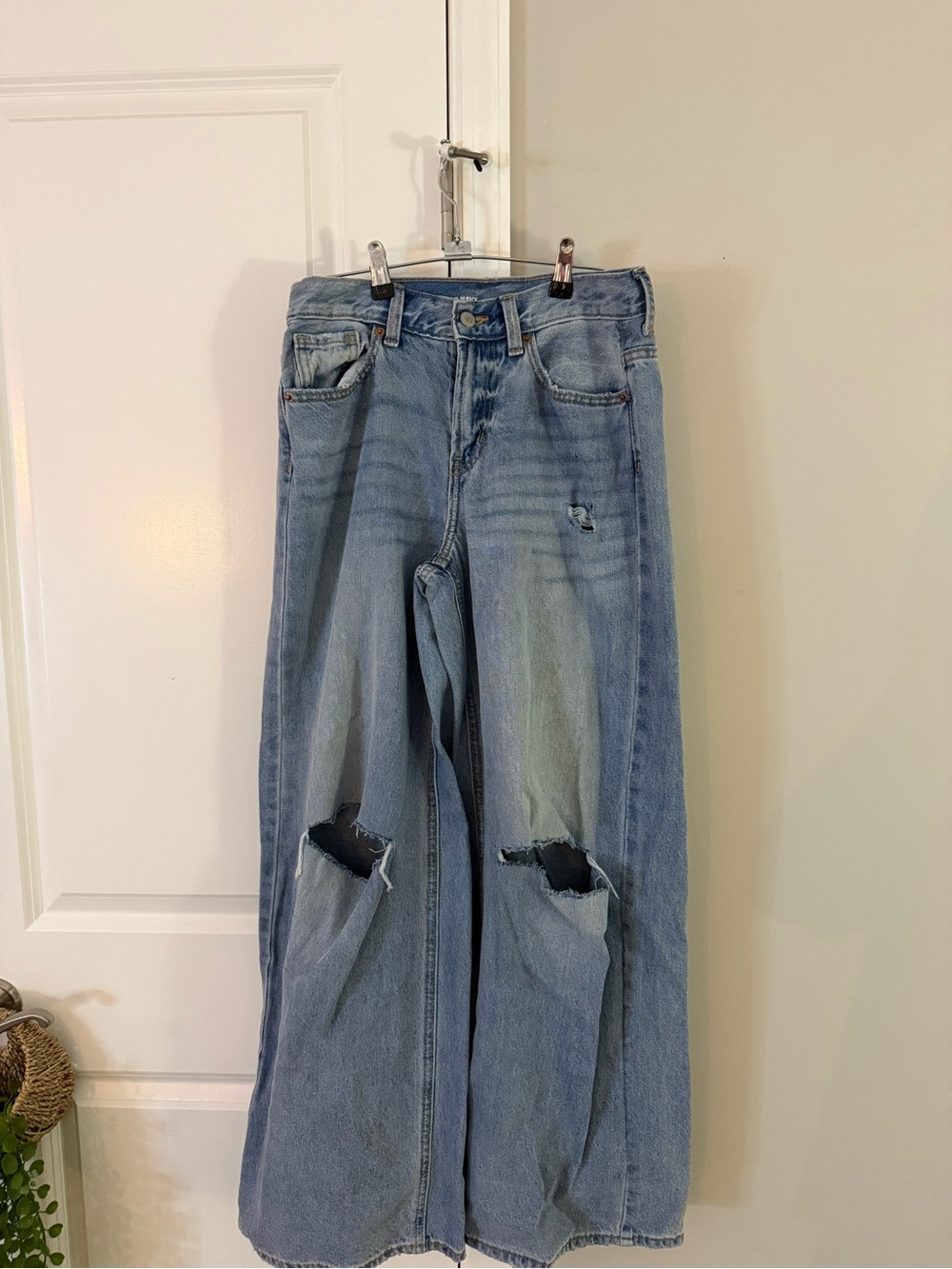 Old Navy Light Blue Wide-Leg Distressed Jeans